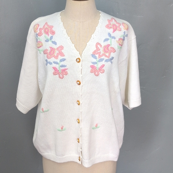 Carriage Court Sweaters - VTG Carriage Court grandmacore embroidered floral cardigan w gold buttons. 1X